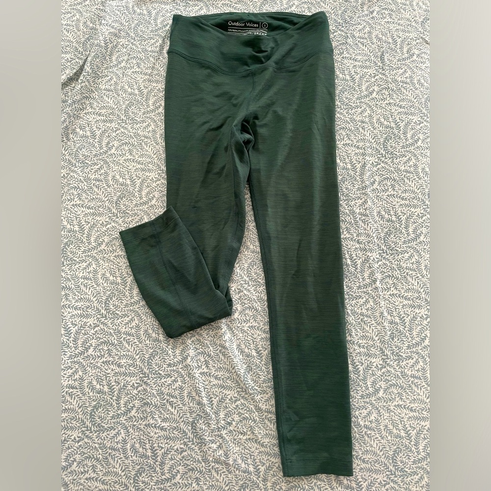 Green Outdoor Voices leggings, size S